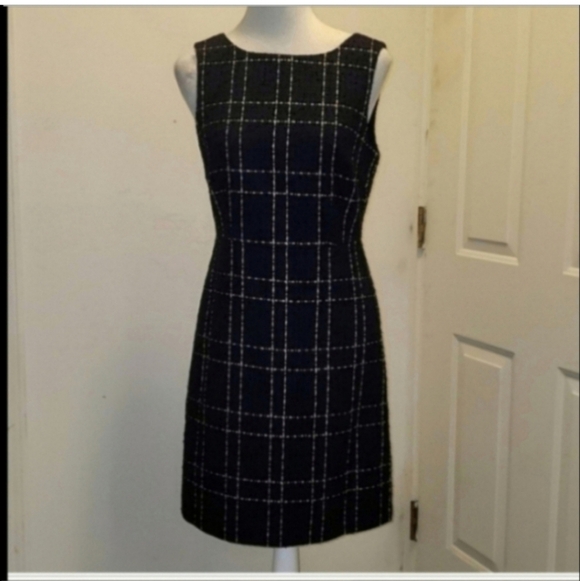 Flora Bea Nyc Dresses & Skirts - Flora Bea Navy Blue/Gold Tweed Sleeveless V-Back Knee Length Shift Dress medium